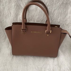 Excellent used condition Michael Kors Purse